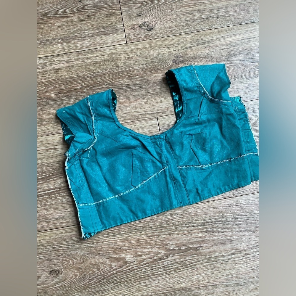 Vibrant Teal Shiny Crop Top Handmade in INDIA - Picture 7 of 7